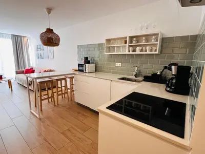 Una cocina o zona de cocina en Luxury Penthouse With Jacuzzi La Strada