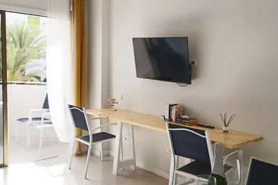 Una televisión o centro de entretenimiento en Modern accommodation in Playa del Inglés
