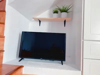 Una televisión o centro de entretenimiento en ZajaraHome
