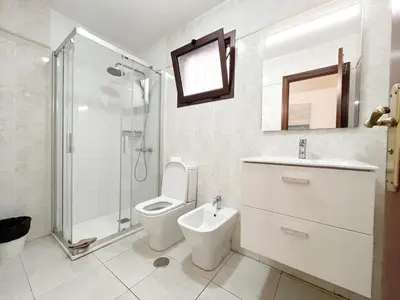 Un baño de Velarde Deluxe Beach Flat byCanary365