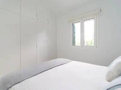 Cama o camas de una habitación en Bungalow nuevo con jardín y piscina/ Newly renovated Bungalow with private garden and swimming pool