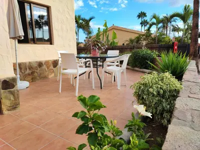 Jardín al aire libre en Bungalow Santa Fe en centro de Playa del Inglés