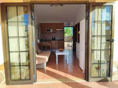 Una cocina o zona de cocina en Bungalow Santa Fe en centro de Playa del Inglés