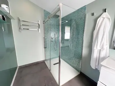 Un baño de Luxury Villa Morelli with seaview & heated pool