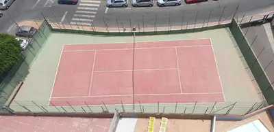 Instalaciones para jugar a tenis o squash en Playa del Ingles. Apartamento al lado del océano o alrededores