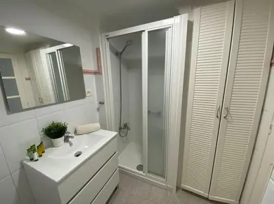 Un baño de Beach Apartment 8 by SunHousesCanarias