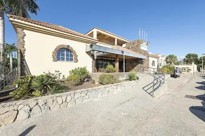 Edificio en el que se encuentra el camping resort
