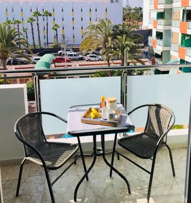 Un balcón o terraza de Apartment Palm trees view of the dunes