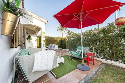 Jardín al aire libre en Newly renovated modern bungalow , near c.c yumbo