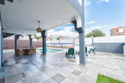 Piscina en o cerca de La VILLA DE ALISA La Casa Entera