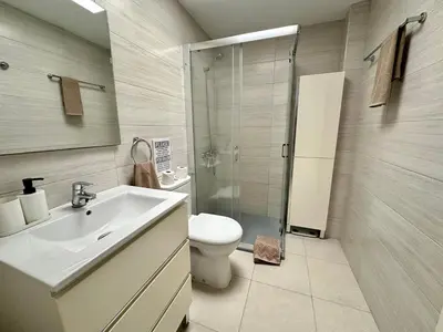 Un baño de CURA MARINA - Seaside Escape Close to the Beach