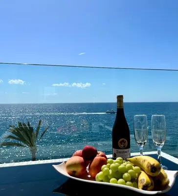 Comida en o cerca de este apartahotel
