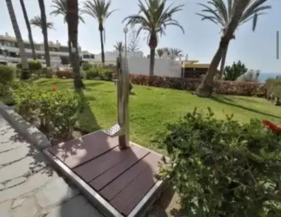 Jardín al aire libre en breakfast in the sun