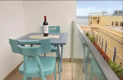 Un balcón o terraza de Cosy Seaview Apartment Las Canteras