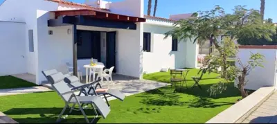 Jardín al aire libre en Sunny bungalow with garden #1