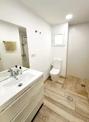 Un baño de Sunny bungalow with garden #1