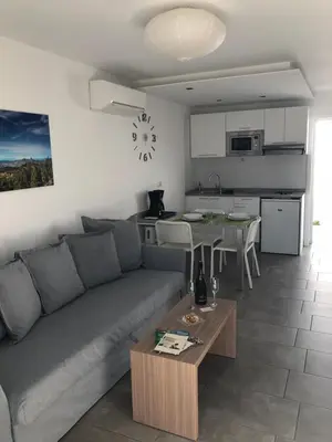 Una cocina o zona de cocina en Alsol Los Leones Bungalows - Adults Only