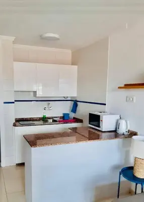 Una cocina o zona de cocina en Sunny Central near Yumbo and Dunes