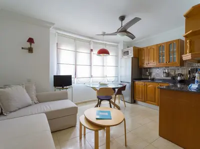 Una cocina o zona de cocina en Quiet behind the beach By CanariasGetaway