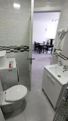 Un baño de Bonito y Cómodo by CASAS COCODRILO