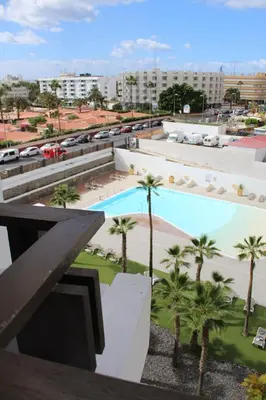 Piscina en o cerca de Bonito y Cómodo by CASAS COCODRILO