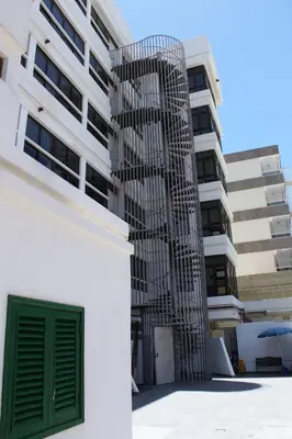 Edificio en el que se encuentra el apartahotel
