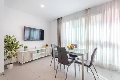 Una televisión o centro de entretenimiento en Modern Flat Las Canteras