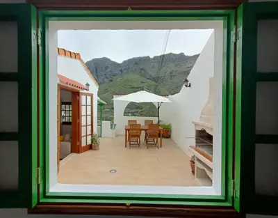 Vista general de una montaña o vista desde la casa o chalet
