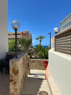 Un balcón o terraza de Apartamento a pocos metros de la playa