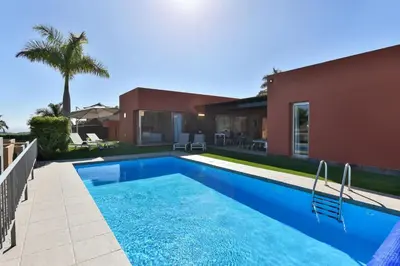 Piscina en o cerca de Par 4 Blue Star by VillaGranCanaria