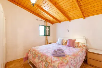 Cama o camas de una habitación en La Cueva de Tito-Casa Cueva en plena naturaleza