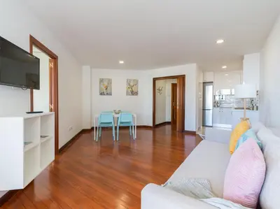 Una cocina o zona de cocina en Bright Townhouse - Views - 5 min walk to the Beach