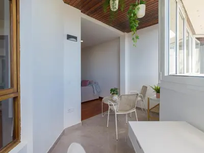 Cama o camas de una habitación en Bright Townhouse - Views - 5 min walk to the Beach