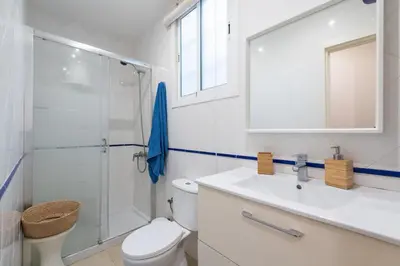 Un baño de CHARMING 2 ROOMS APARTMENT, 3 beds-10 min walk to Las Canteras Beach