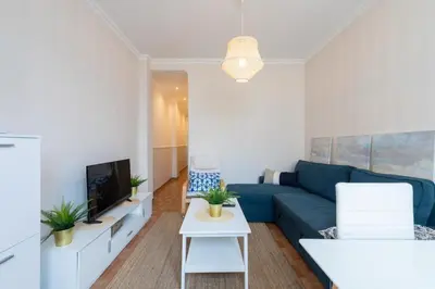 Una televisión o centro de entretenimiento en CHARMING 2 ROOMS APARTMENT, 3 beds-10 min walk to Las Canteras Beach