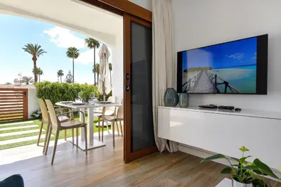 Una televisión o centro de entretenimiento en Bungalow Santa Barbara EMC2 by VillaGranCanaria