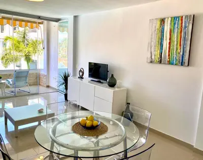 Una televisión o centro de entretenimiento en Tanife 310 - Playa del Ingles comfort Suite with Sunset view