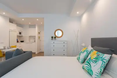 Una cocina o zona de cocina en HomeForGuest Moderno Estudio junto a Las Canteras