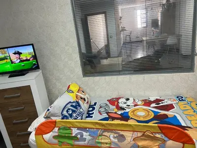 Una televisión o centro de entretenimiento en Canary apartments arava