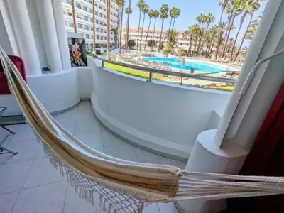 Piscina en o cerca de Paraiso by CASAS COCODRILO