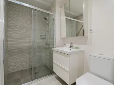 Un baño de Sol Suites Puerto Rico