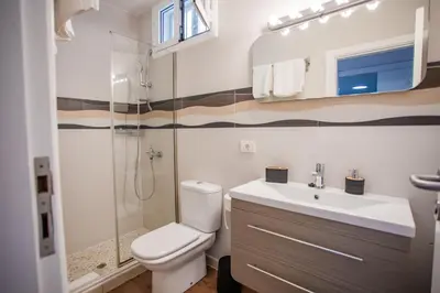 Un baño de Deluxe Las Vegas Golf - by Gestión Vacacional Canarias