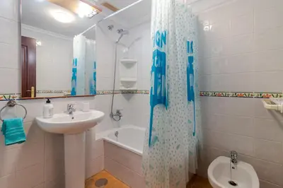 Un baño de Sardina Home Pool