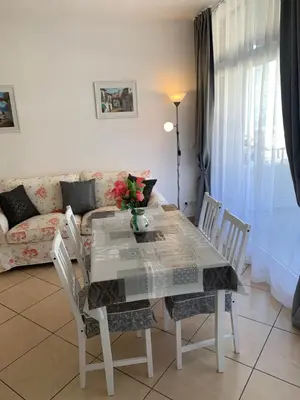 Zona de estar de Appartamento confortevole con piscina 7