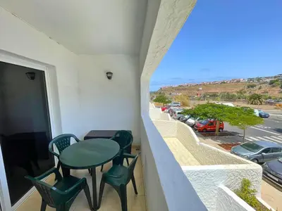 Un balcón o terraza de 2BR Home - 3 min to Agaete Beach - Pool