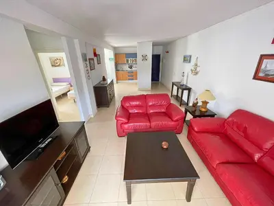 Zona de estar de 2BR Home - 3 min to Agaete Beach - Pool
