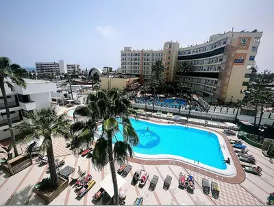 Piscina en o cerca de Cherry Top Cake Apartment