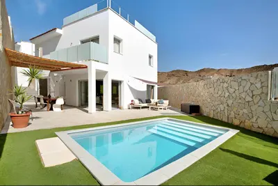 Piscina en o cerca de Luxury Boho Villa with Heated Pool, Rooftop and Panoramic Sea View in Amadores