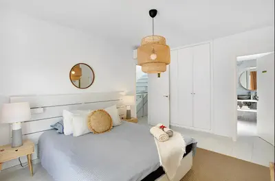 Cama o camas de una habitación en Luxury Boho Villa with Heated Pool, Rooftop and Panoramic Sea View in Amadores