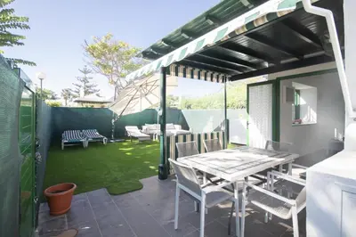 Jardín al aire libre en Charming bungalow with private garden